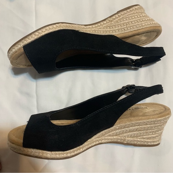 St. John's Bay Memory Foam Slingback Sandals. Size 7. Black with buckle. - Picture 2 of 15